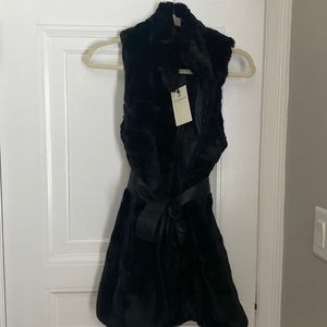Tuckernuck Womens M Black Faux Fur Belted Vest *brand new never worn*